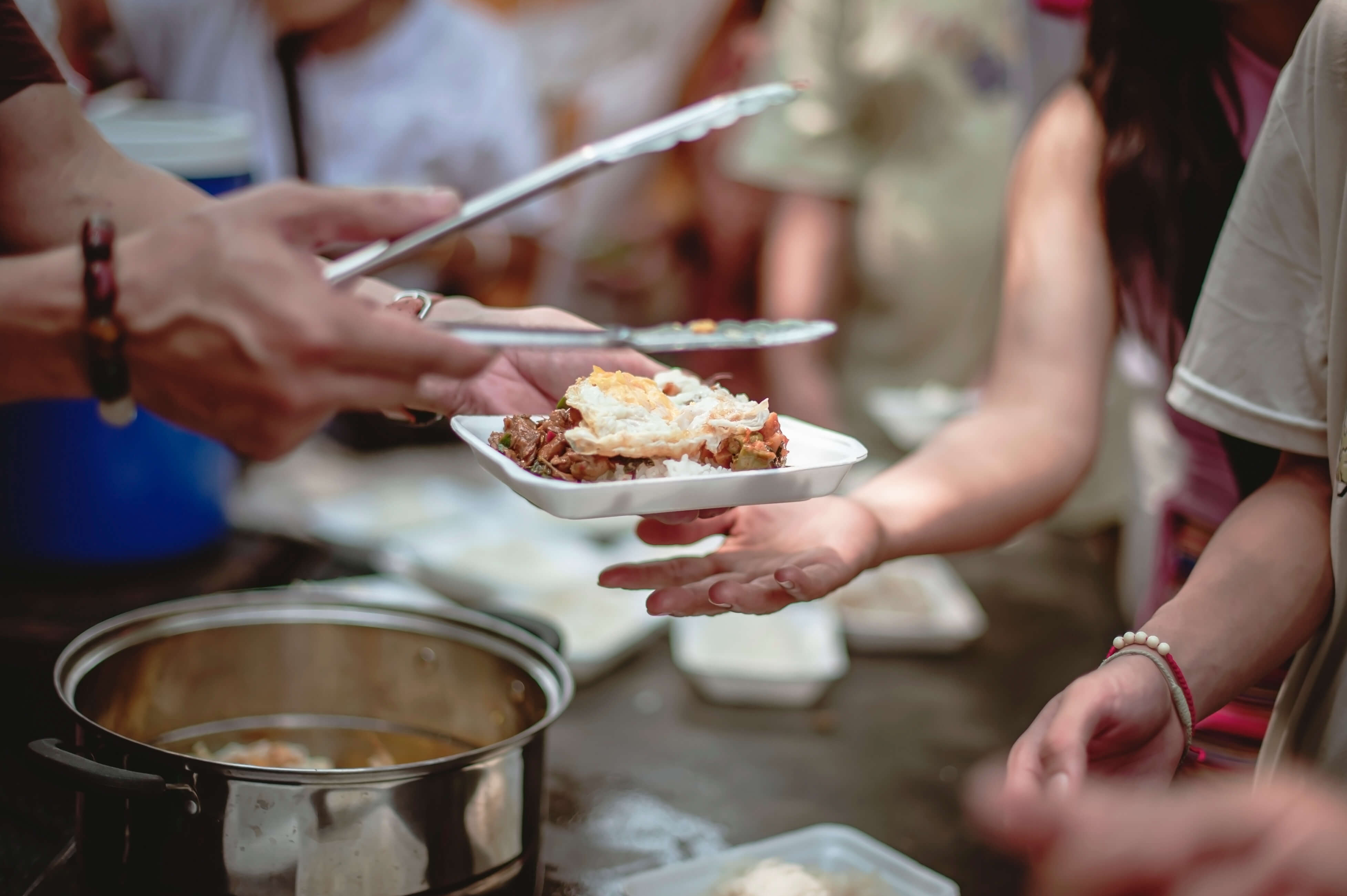 serving food in food line